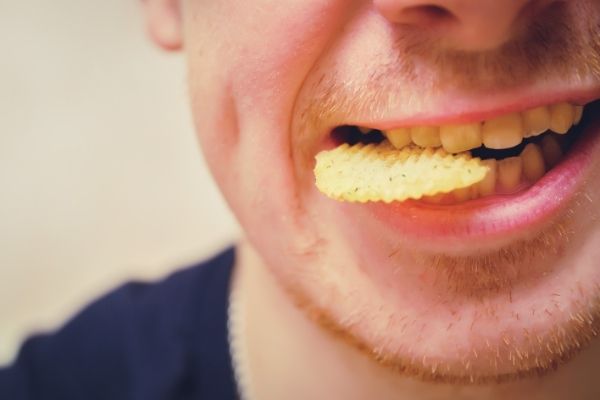 Foods that Contribute to Chipped Teeth